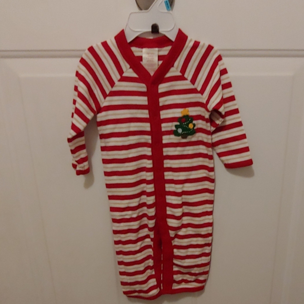 Old Navy Christmas sleeper w/o feet. NWOT 3-6 mth